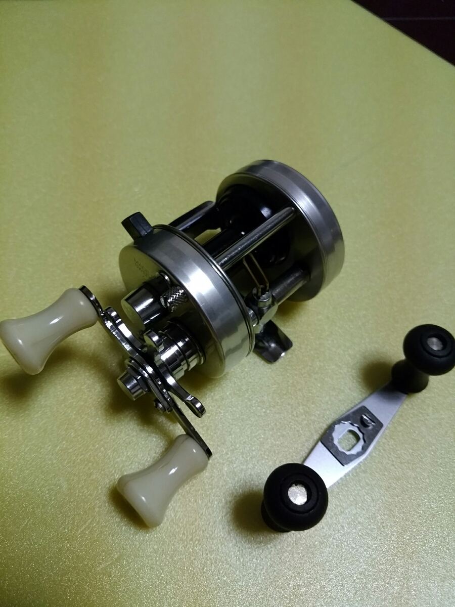 ABU アンバサダー 2500C IAR カスタムハンドル付き (Ambassadeur