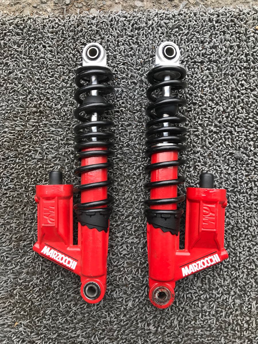 マルゾッキ タイプ？ リヤサス 赤