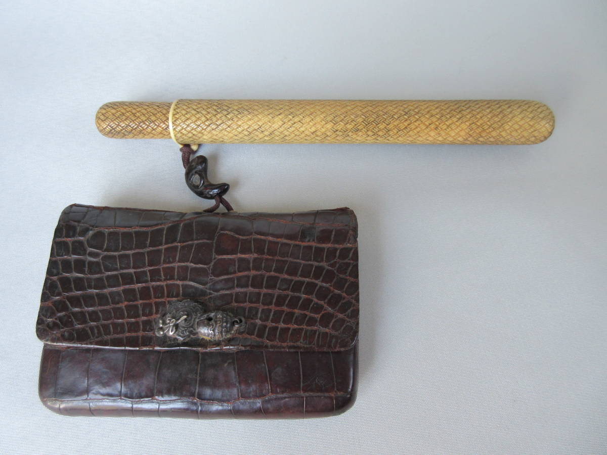 数量限定，正規品 腰差煙草入 網代編彫筒 八稜鏡 鈴図在銘金具 勾玉彫緒締(根付)｜売買されたオークション情報、yahooの商品情報をアーカイブ公開 - オークファン 根付