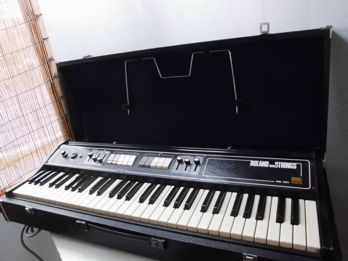 Roland シンセサイザー　RS-101 通電のみ確認　ジャンク品 希少【Roland】STRINGS◇RS-101◇シンセサイザー◇ローランド☆ジャンク品