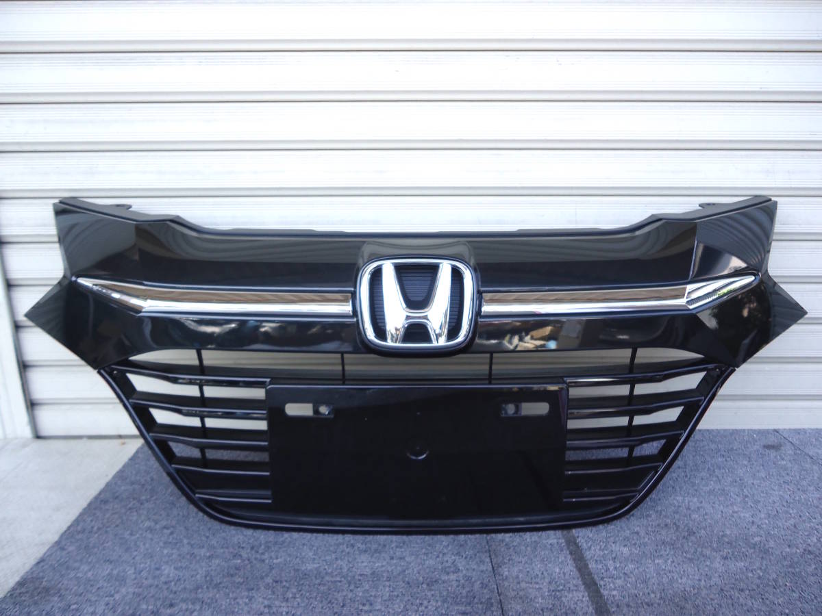 フロントグリル｜スタイリング｜ヴェゼル｜Honda Access｜Honda公式 