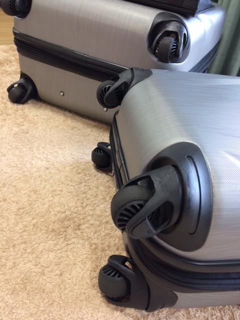 サムソナイト　シルバー　キャリーケース2点　バッグ　おまけ多数　カルバンクライン　バック　変圧器　新品の靴べら等　合計9万以上