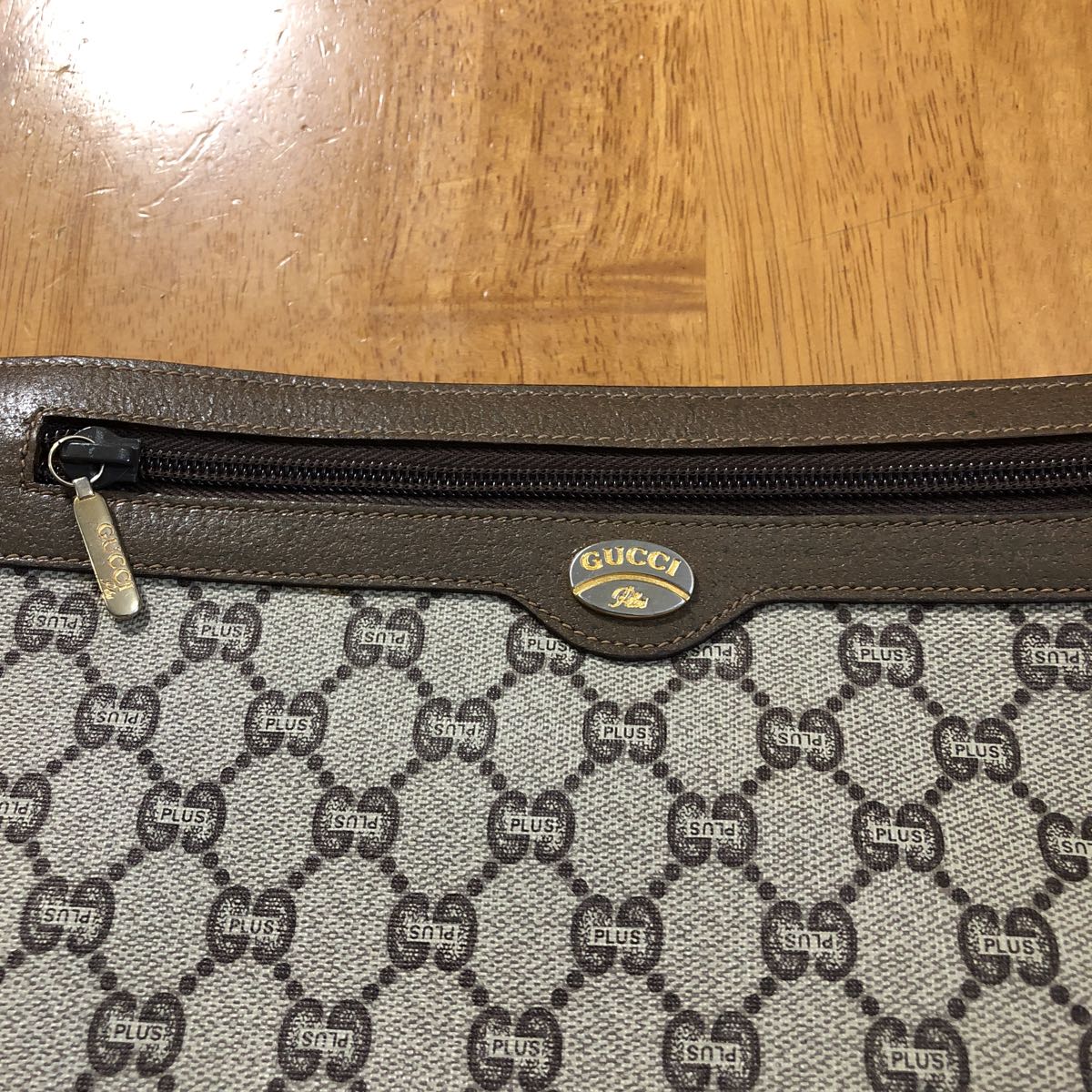 GUCCI PLUS クラッチバッグ グレー GG柄 即決 bbn2