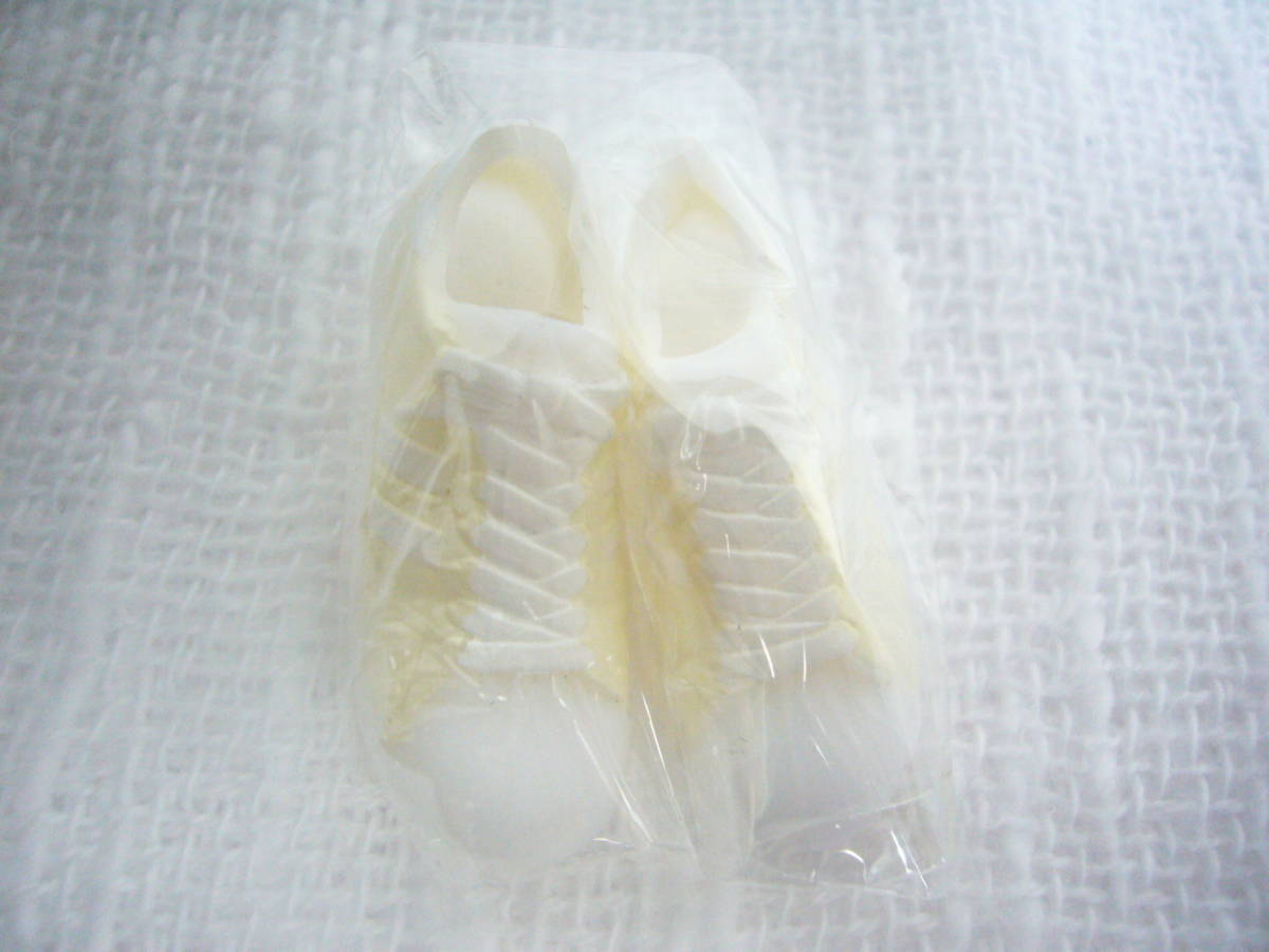 momoko doll 靴「スニーカー　白×クリーム」 セキグチ STOKマーケット モモコドール ブライス・リカちゃん・ユノアなどにも_1