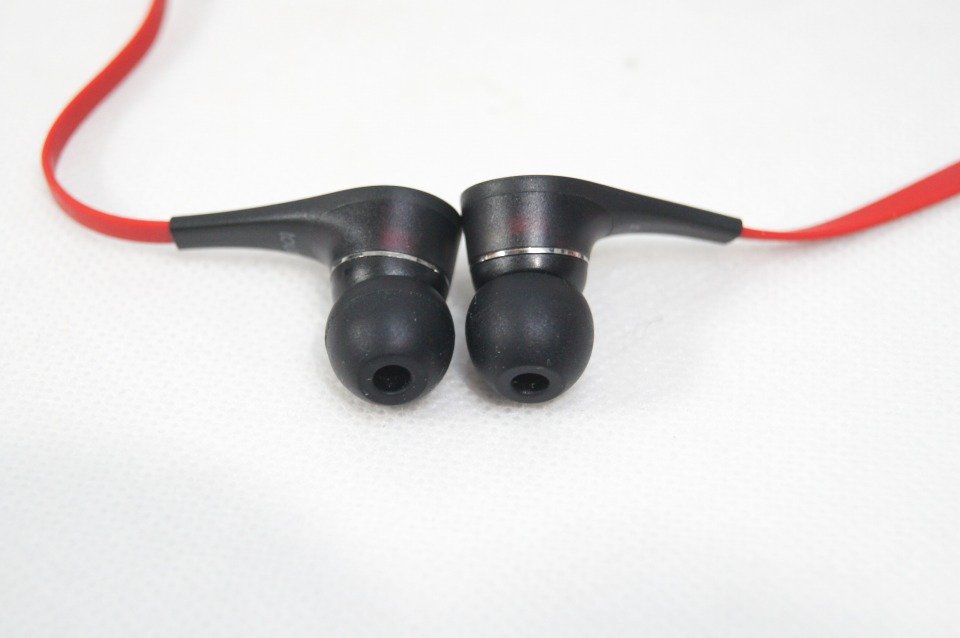 ■beats tour【美品】HDインイヤーヘッドフォン/黒赤ケース付/E by beats Beats 丈夫 収納ポーチ インイヤーヘッドホン使用レポート