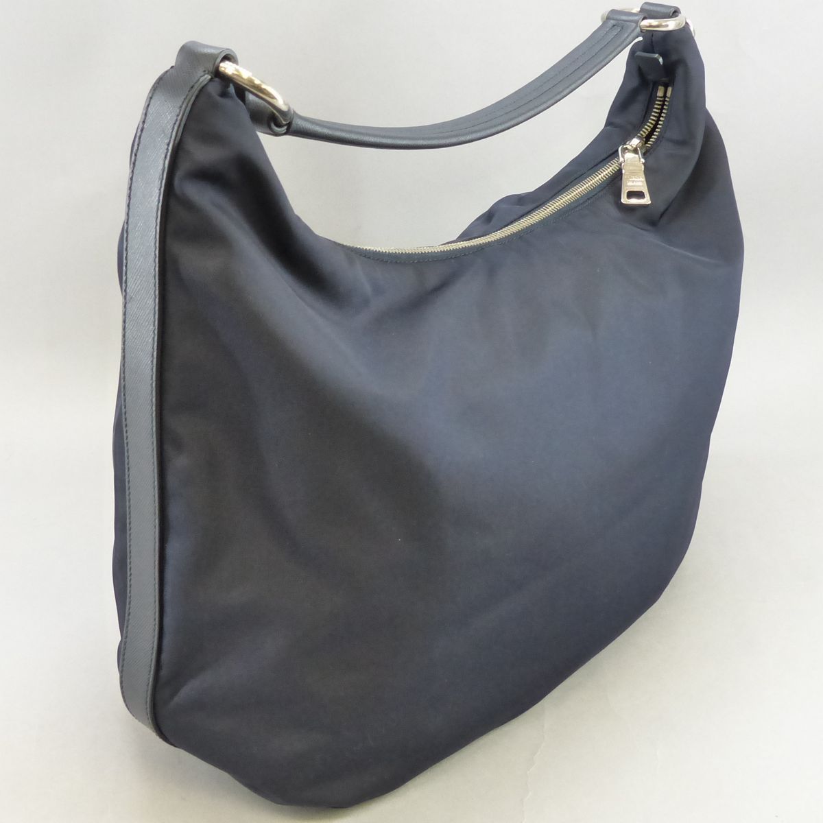 PRADA☆ナイロン ショルダーバッグ ネイビー☆中古 まずまず美品[6919 