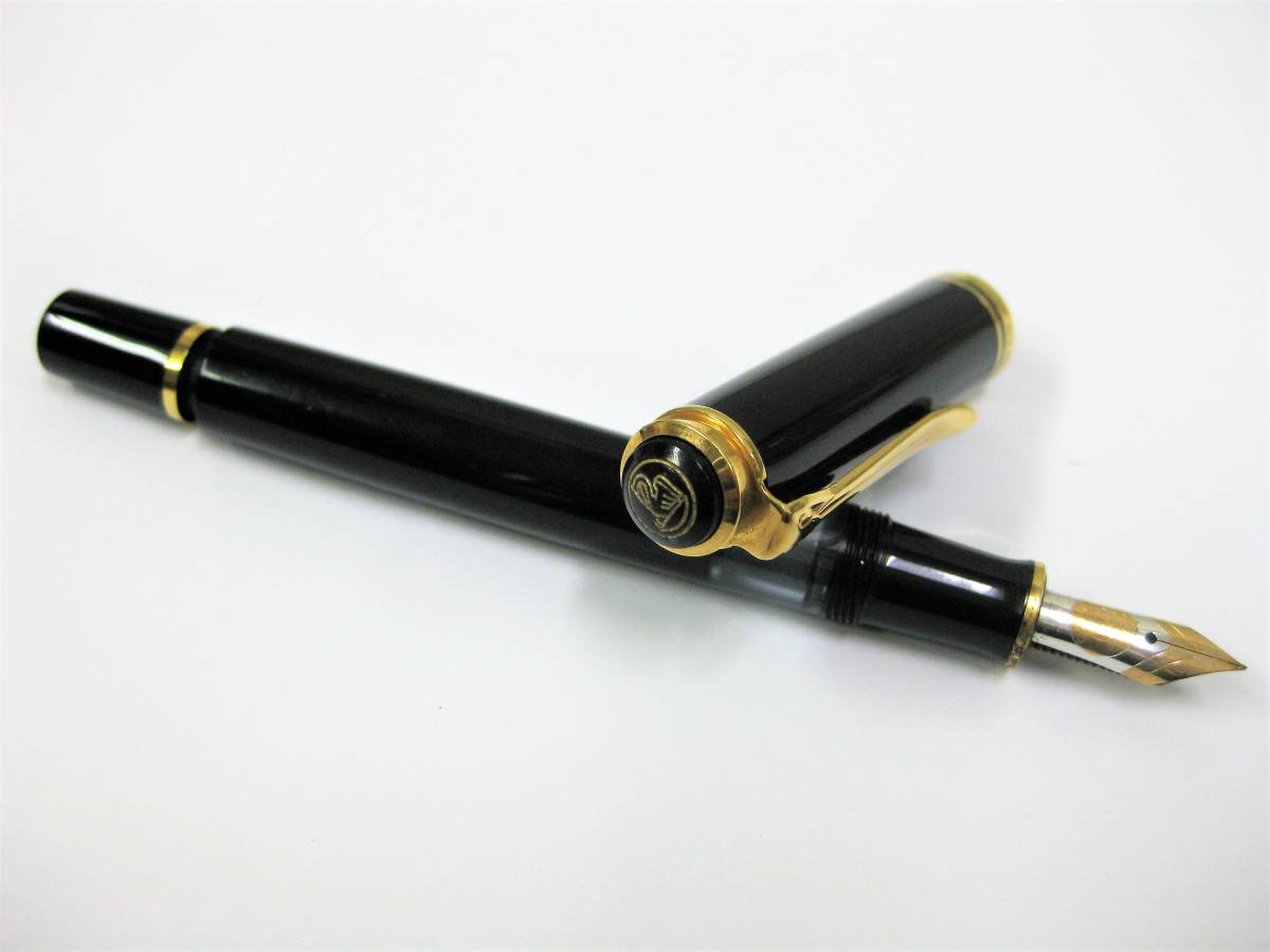 Pelikan ペリカン 万年筆 14C-585 M 黒 ゴールドトリム Pelikan