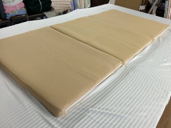 おまけ付き！！(*^^)v　三つ折り★ほんの少しの訳あり・・・(;´・ω・)　東洋紡ブレスエアーS寸三折りカバー込み厚さ55㎜オーバー★_1