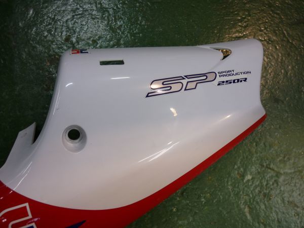 ホンダ　NSX250R SP MC28 HRCカラー 左シートカウル　純正品 NSR250R MC28 SP HRCカラー 純正シートカウル 左 HONDA 1995年製
