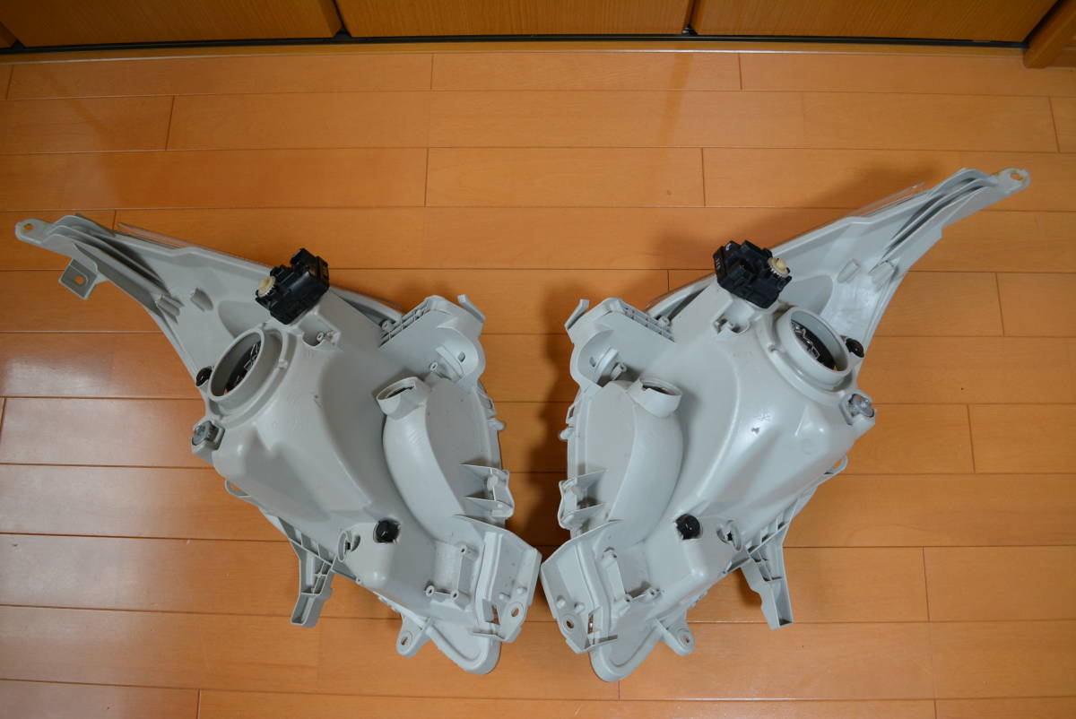 ダイハツムーブ　L175S純正ヘッドライト左右