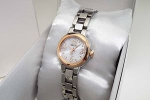極美品】SEIKO セイコー V117 ゴールド ホワイト ブラウン ソーラー 