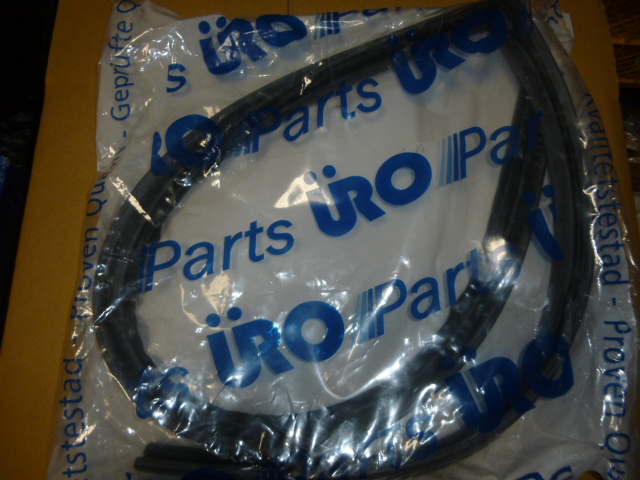 【限定SALE，爆買い】 2002/2002tii/2002TURBO/1502/1602/1802セダン用リア左側クオーターウインドシール(リア)｜売買されたオークション情報、yahooの商品情報をアーカイブ公開 - オークファン BMW用