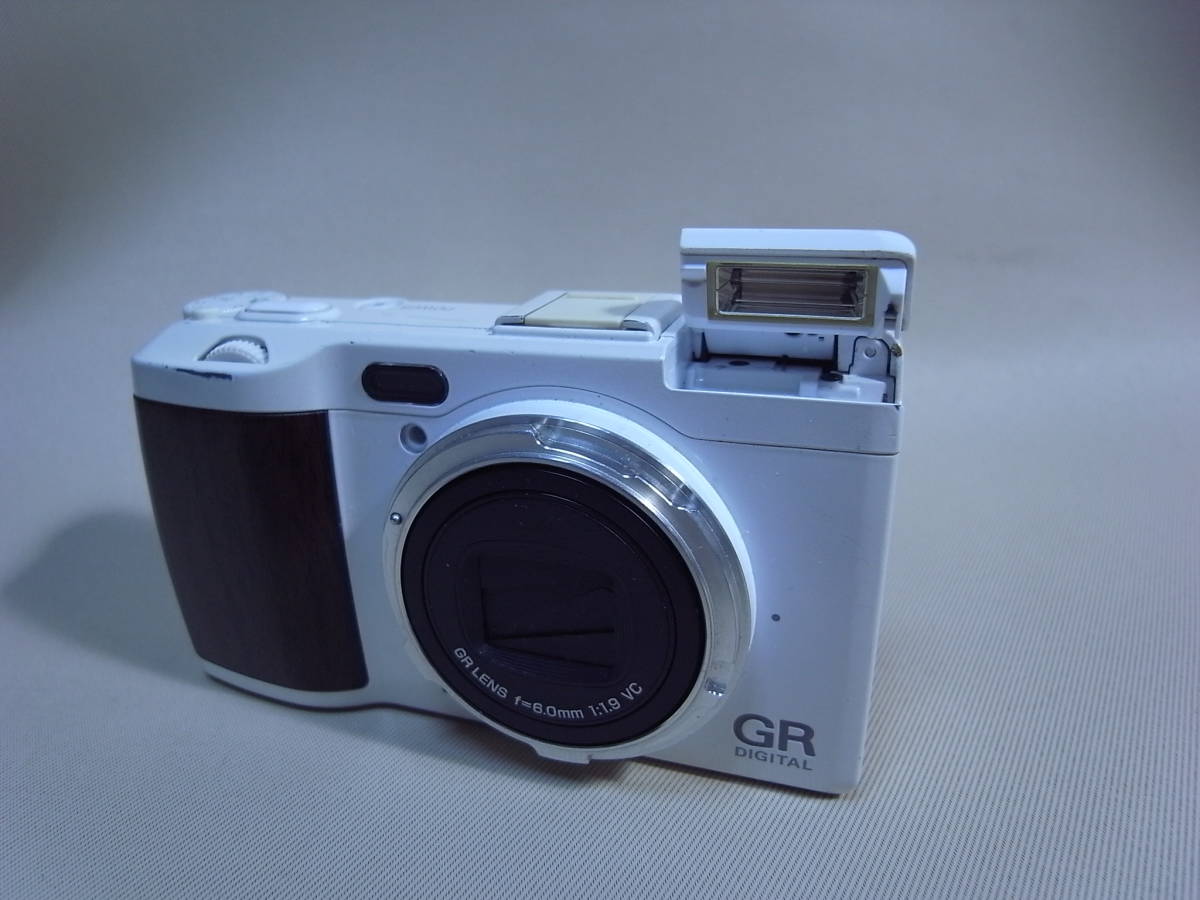 RICOH GR DIGITAL IV ホワイトエディション 撮影可 □ジャンク