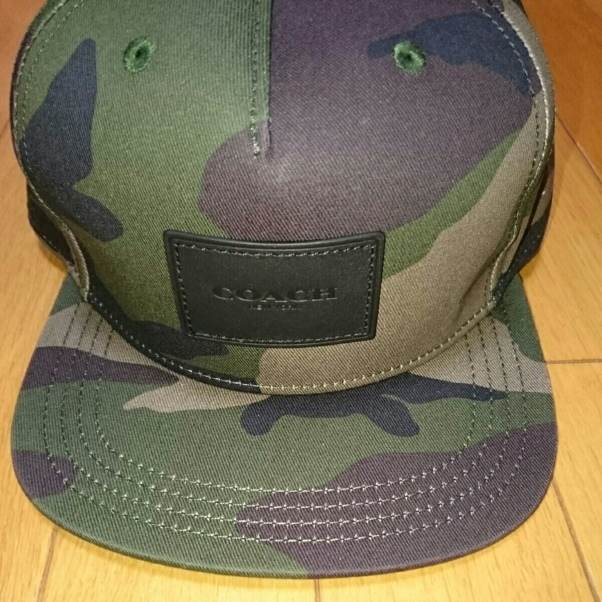 【新品】COACH コーチ CAMO FLAT BRIM HAT キャップ 正規品 ストリート ストレートキャップ　ベースボールキャップ 迷彩 メンズ レディース Hat Brim Flat カモフラージュ レザー Cap)