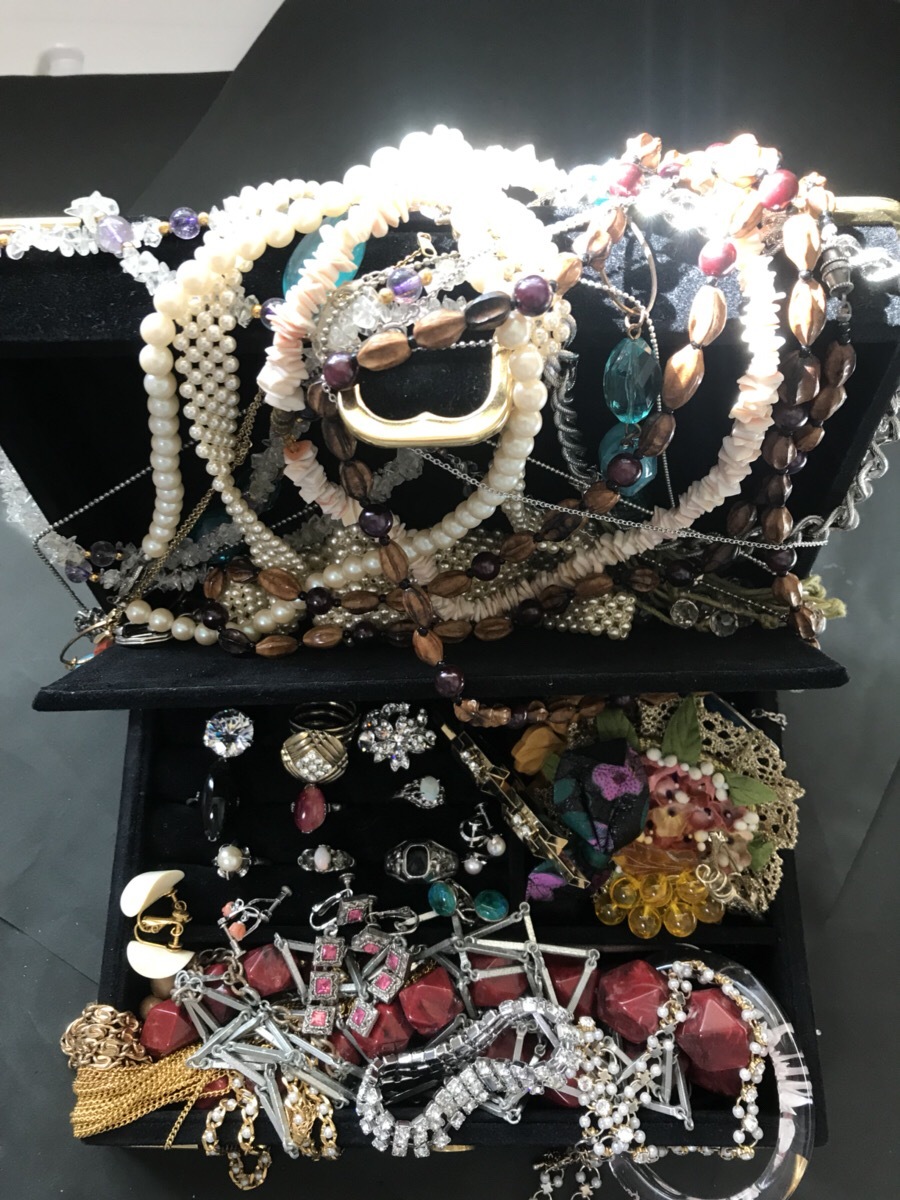 ☆アクセサリーまとめ売り☆ネックレス ブレスレット イヤリング　ブローチ ☆アクセサリ/まとめて/まとめ売り/ネックレス/リング/イヤリング