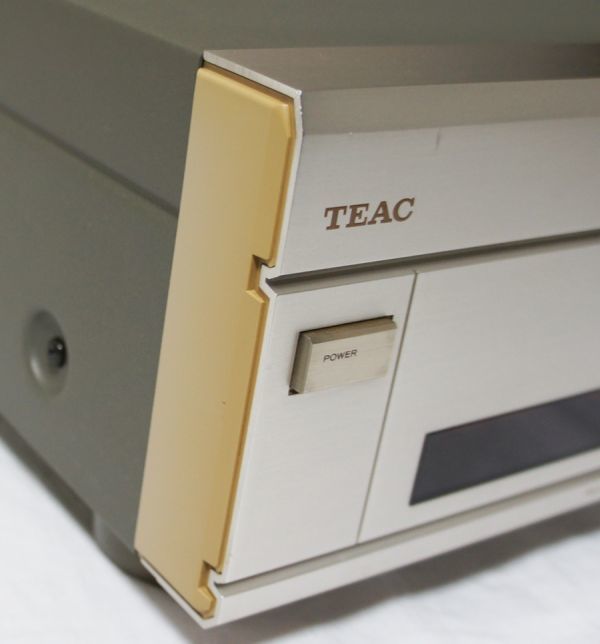 □TEAC D-500 ティアック ディストーションシェイパーZD-IIを搭載したD