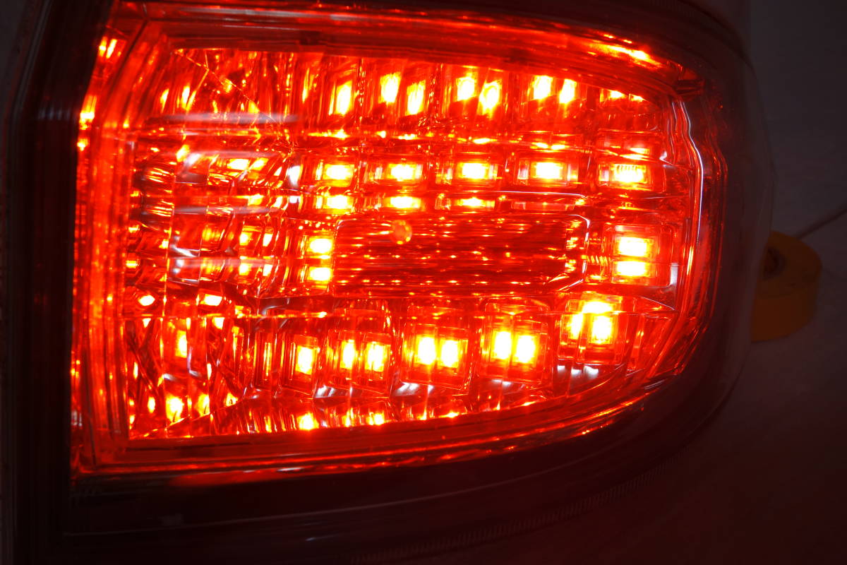 ★即決　美品　点灯確認済み　20 ヴェルファイア　後期　純正　右　テールランプ　車検　磨き済み