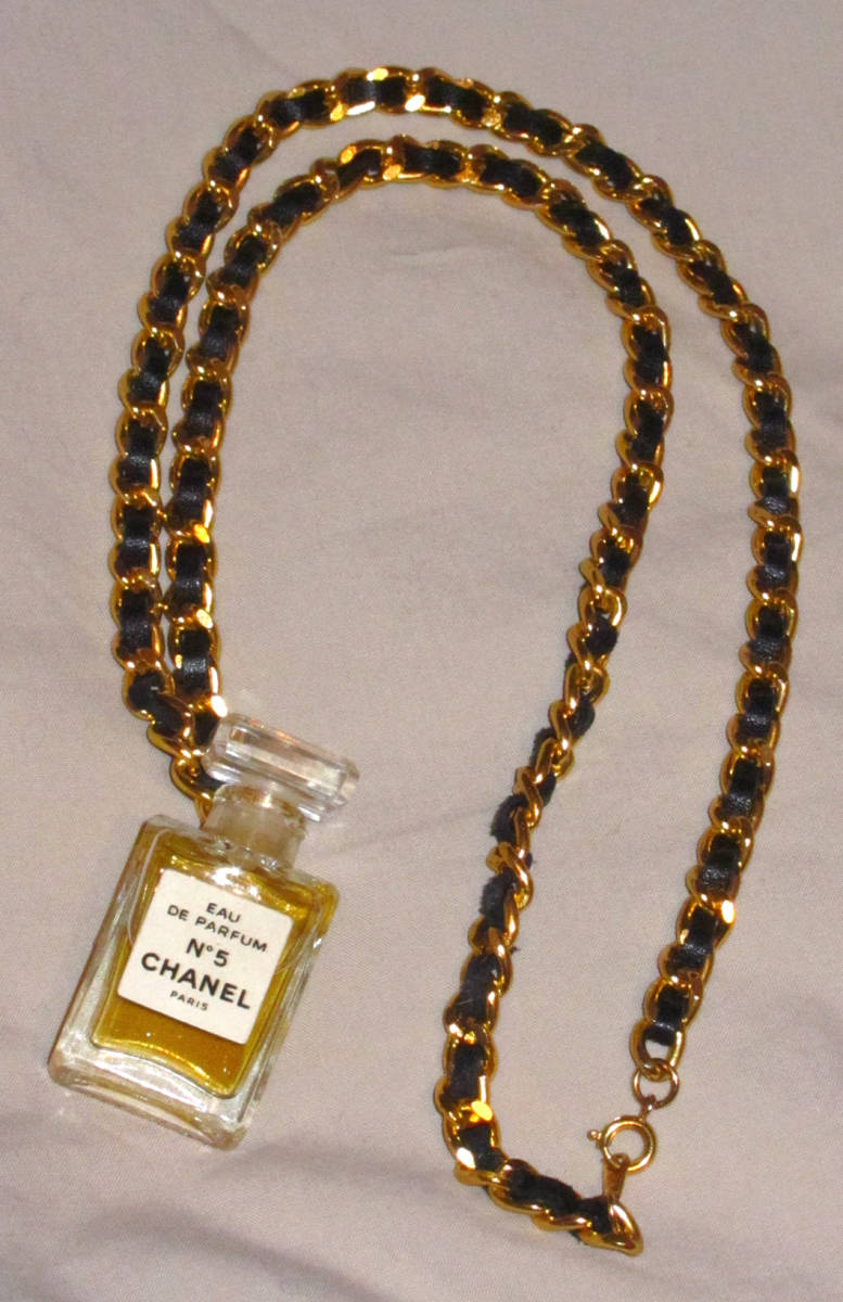 ☆CHANEL(シャネル) N°5 香水瓶 ビンテージ レザー チェーン ロング 