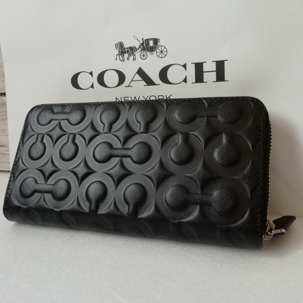  コーチ 長財布 COACH 60735 オプアート ブラック ショッパー 箱つき クリスマス用ラッピング袋を同梱発送(男性用財布)｜売買されたオークション情報、yahooの商品情報をアーカイブ公開 - オーク 服飾小物