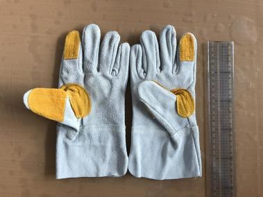溶接業、鉄鋼建設作業用革手　5本指牛革手袋 　長さL:24cm　 3個所あて付きで！　在庫処理 50束