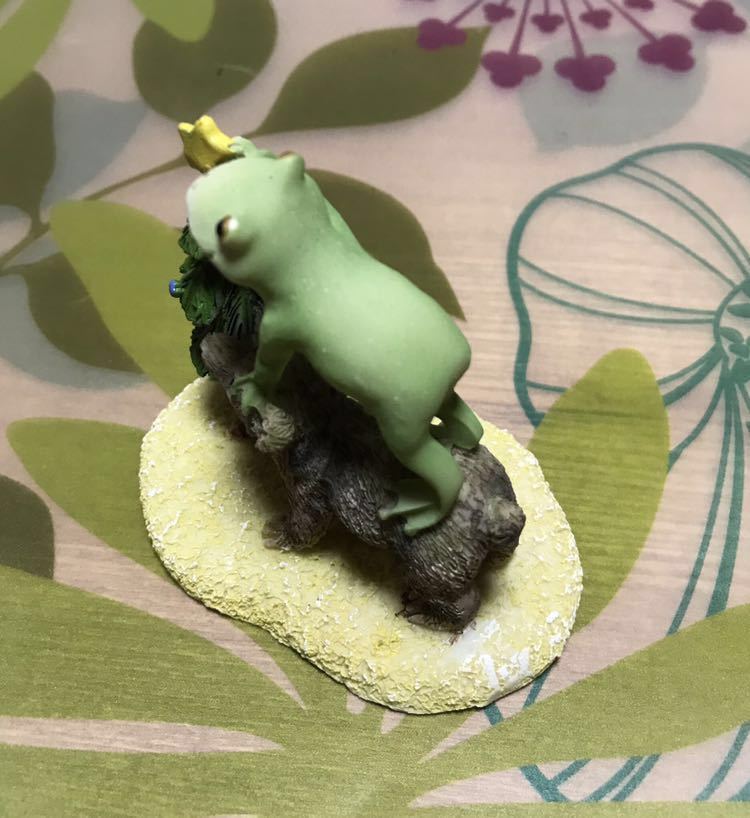 コポー クリスマス クリスマスツリーの飾り付けをするカエルとクマ