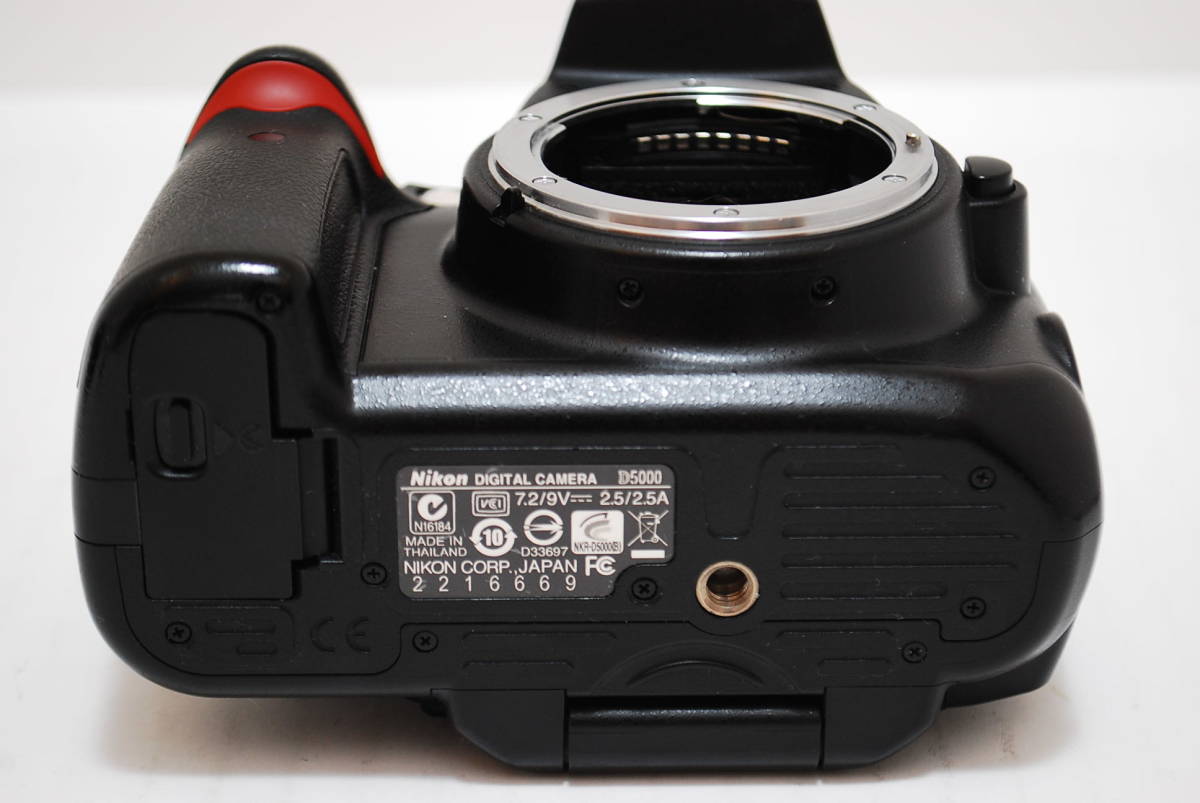 ☆極上美品☆Nikon ニコン D5000 ボディ ジャンク品 修理や部品取りに