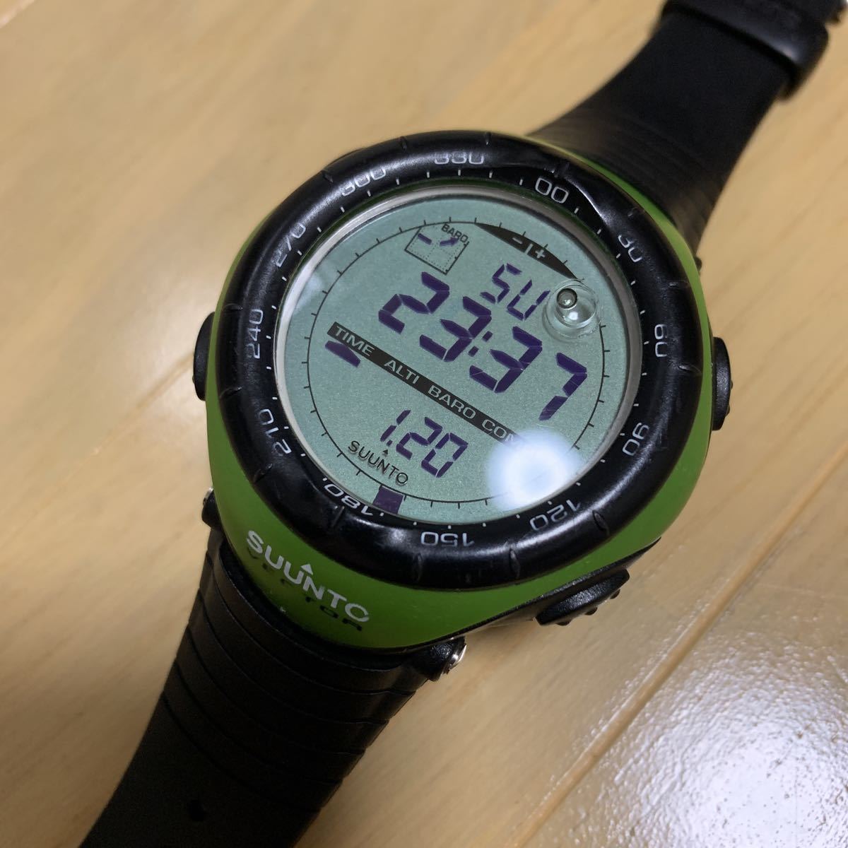 超美品 限定 SUUNTO VECTOR スント ベクター ライムグリーン 展示品☆SUUNTO VECTOR【ライムグリーン】スント／ベクター スント