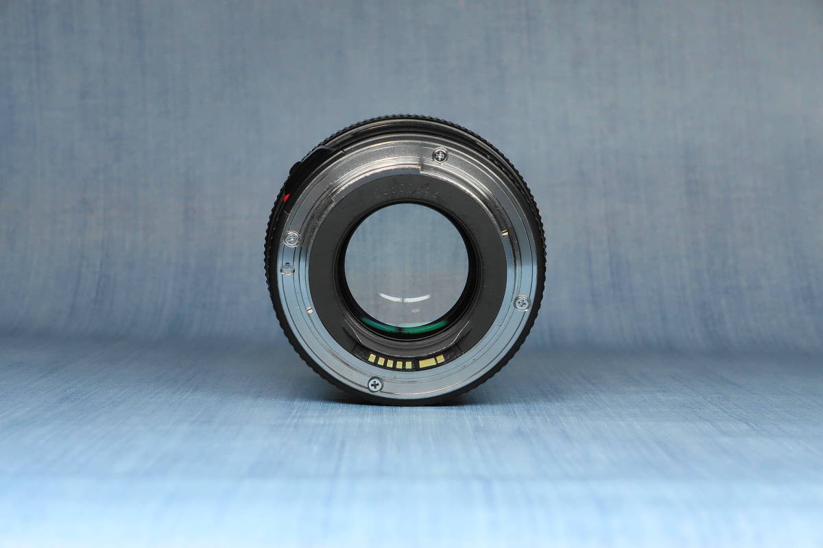 CANON EF 85mm F1.8 USM 送料無料 中古 キヤノン 【公式通販】
