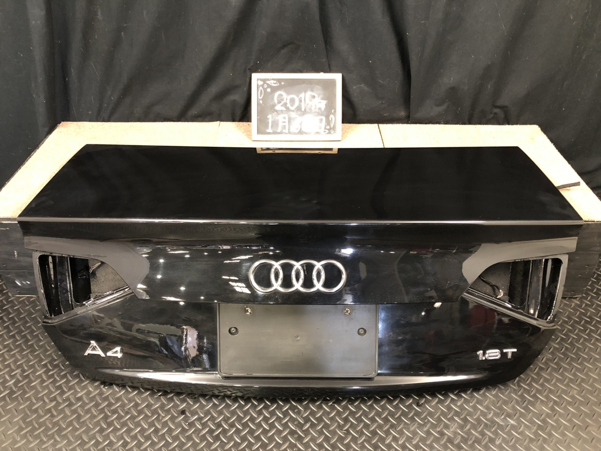 値下げ！AUDI アウディ A4 Sライン 純正 リア トランク パネル ASSY 