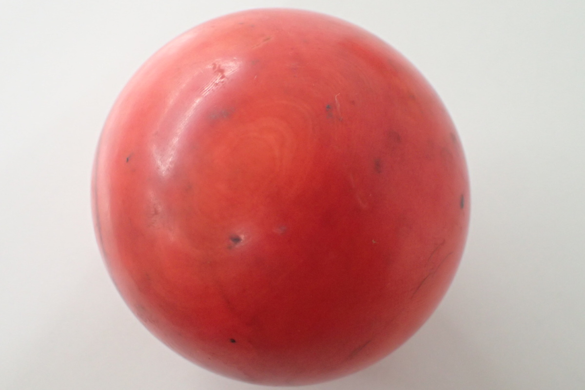 本象牙 ビリヤード 紅白四つ玉 直径6.2cm 総重量1002.01g 専用革ケース