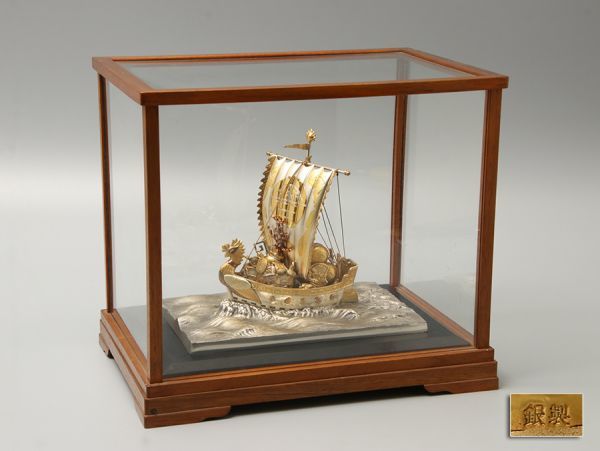 低価，2026 X335. 銀製刻 宝船 ガラスケース付属 合箱 / 金工美術帆船舟波置物飾物銀器シルバーsilver(置物)｜売買されたオークション情報、yahooの商品情報をアーカイブ公開 - オークファン 置物