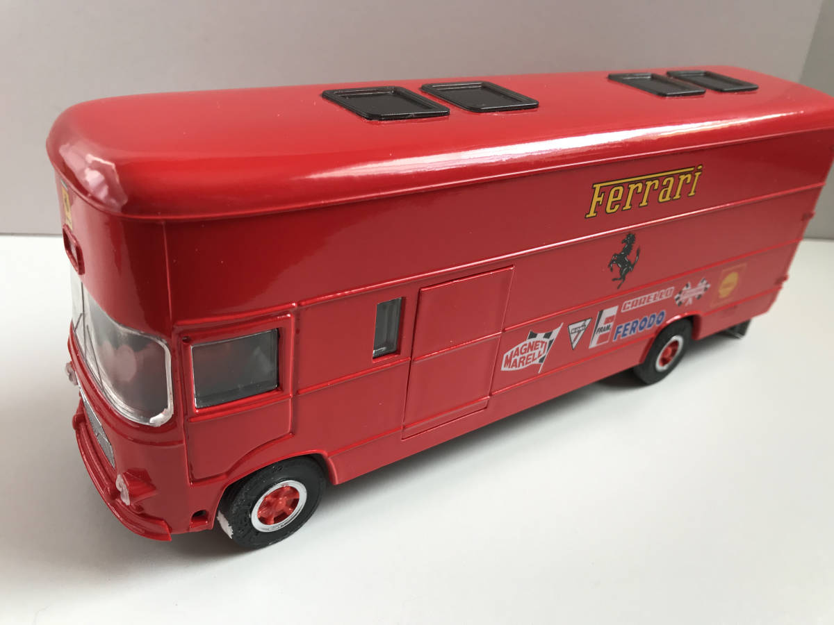 約40cmフェラーリ F1 トランスポーター 1/43 オールドカーズ（赤箱） 1⁄43 トランスポーター フェラーリ オールドカーズ : F1 約40cm