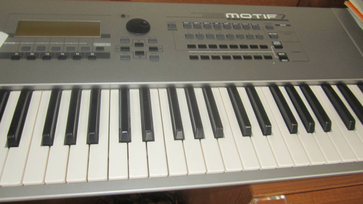 MOTIF 0 - Yamaha YAMAHA ヤマハ Motif | XF7 Audiofanzine 