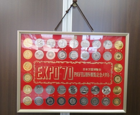 【2026，格安】 昭和レトロ 大阪万博 EXPO70 パビリオン観覧記念メダル 40枚セット 額縁入り(雑貨)｜売買されたオークション情報、yahooの商品情報をアーカイブ公開 - オークファン その他