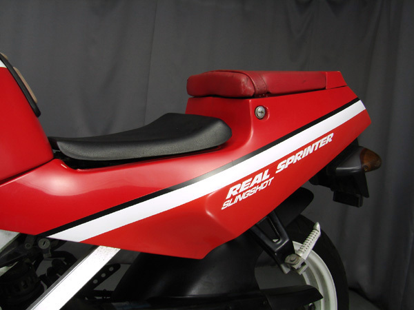 優良販 RGV250Γ VJ21A J型 テールカウル左 リアカウル