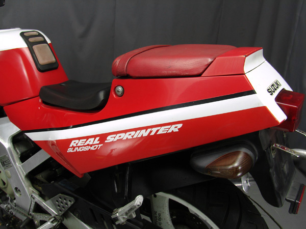 優良販 RGV250Γ VJ21A J型 テールカウル左 リアカウル