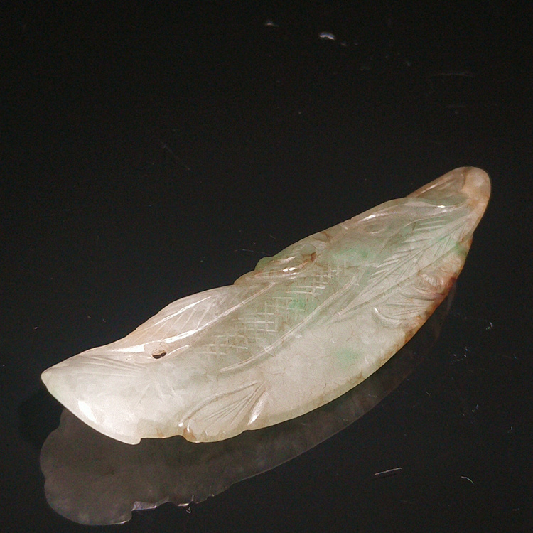 中国美術 中国古代 玉製品 魚形 彫刻 ネフライト 置物 装飾品 玉器 翡翠 中国古美術 清時代 老翡翠彫り 魚の形の彫件 擺件 置物 古賞物 旧家