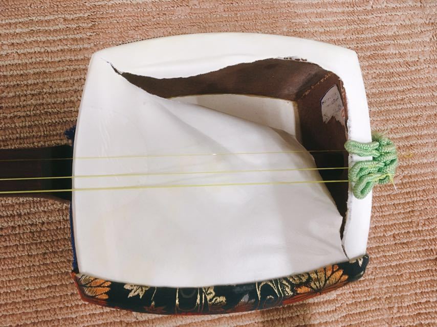 中棹 三味線 東さわり 紅木 丸打胴 一本溝 短棹 和楽器