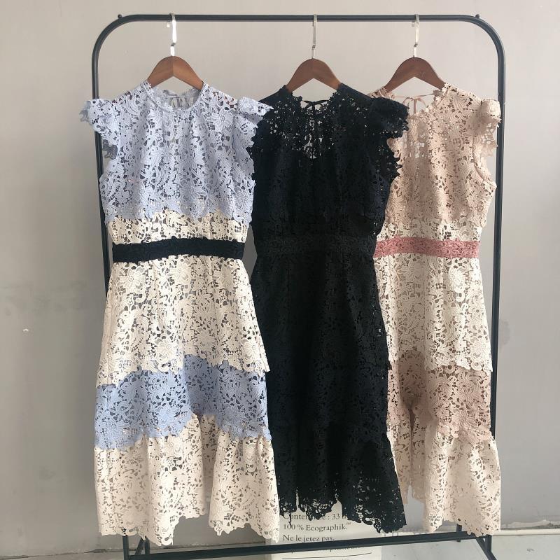 新品SNIDEL（スナイデル）カラーブロッキングレースワンピースベージュ