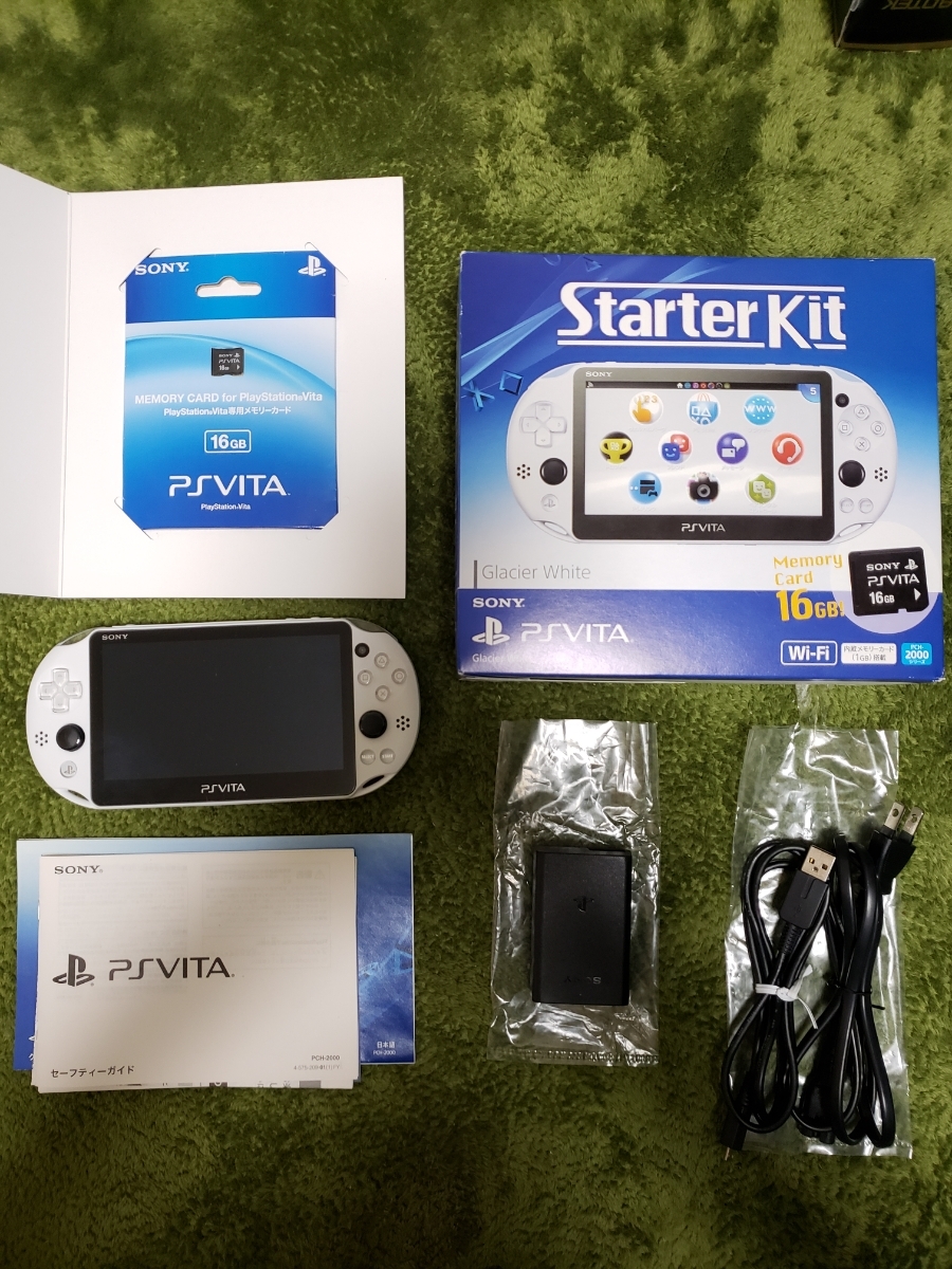 【16GBメモカ付き】PS Vita 本体 PCH-2000 ホワイト 保護フィルム貼付済+おまけ付き【送料無料】