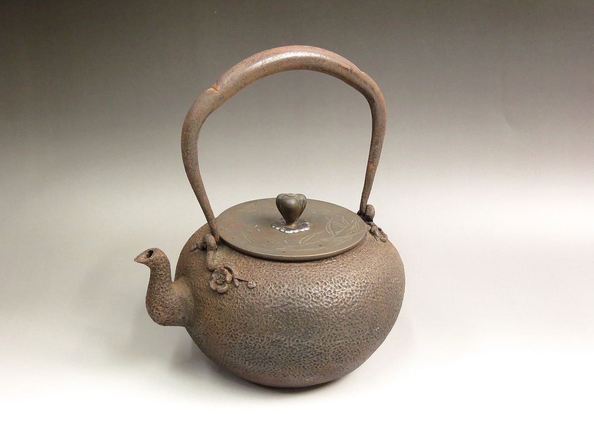 人気，人気セール 倉 鉄瓶 梅花文 銀象嵌 竹笹水鳥図蓋/茶道具/湯沸/A(鉄瓶)｜売買されたオークション情報、yahooの商品情報をアーカイブ公開 - オークファン 鉄瓶