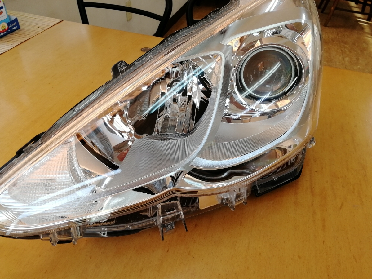 美品 レンズきれい 中期 ハロゲン NHP10 アクア 左ヘッドライト ヘッドランプ 81150-52K40 _1
