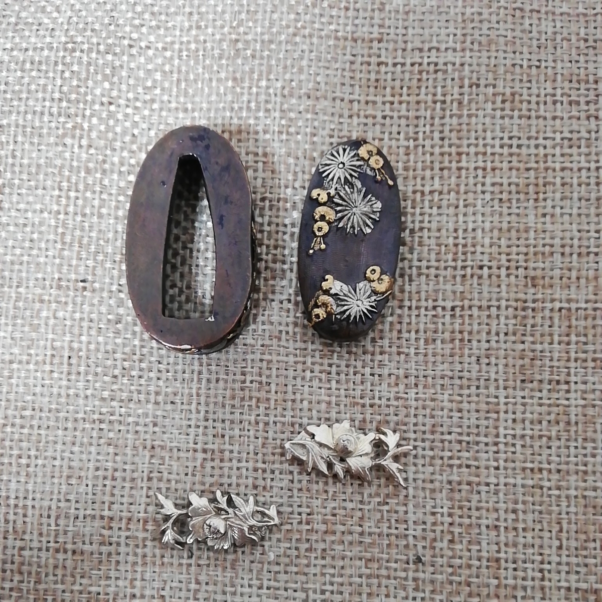 高品質，豊富な 日本刀 目貫 縁 頭セット 百花 070806(鍔、刀装具)｜売買されたオークション情報、yahooの商品情報をアーカイブ公開 - オークファン 鍔、刀装具
