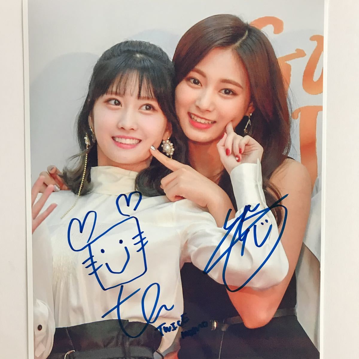 TWICE (モモ＆ツゥイ)直筆サイン入り写真 【公式通販】
