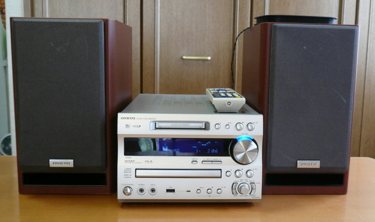 ONKYO オンキョー CD MD チューナーアンプ オンキヨー、USBにも対応