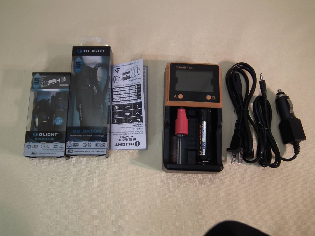 OLIGHT(オーライト)懐中電灯S2R Baton LED　S1 MINI 懐中電灯　BORUIT充電器　バッテリー各1本付き　2個セット　通電作動確認　中古美品