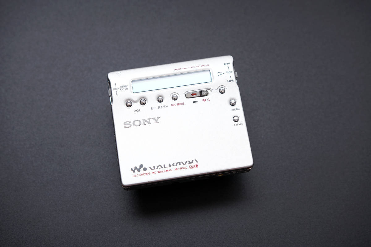 ☆美品☆ SONY ソニー WALKMAN ポータブルMDプレーヤー MZ-R900 SILVER