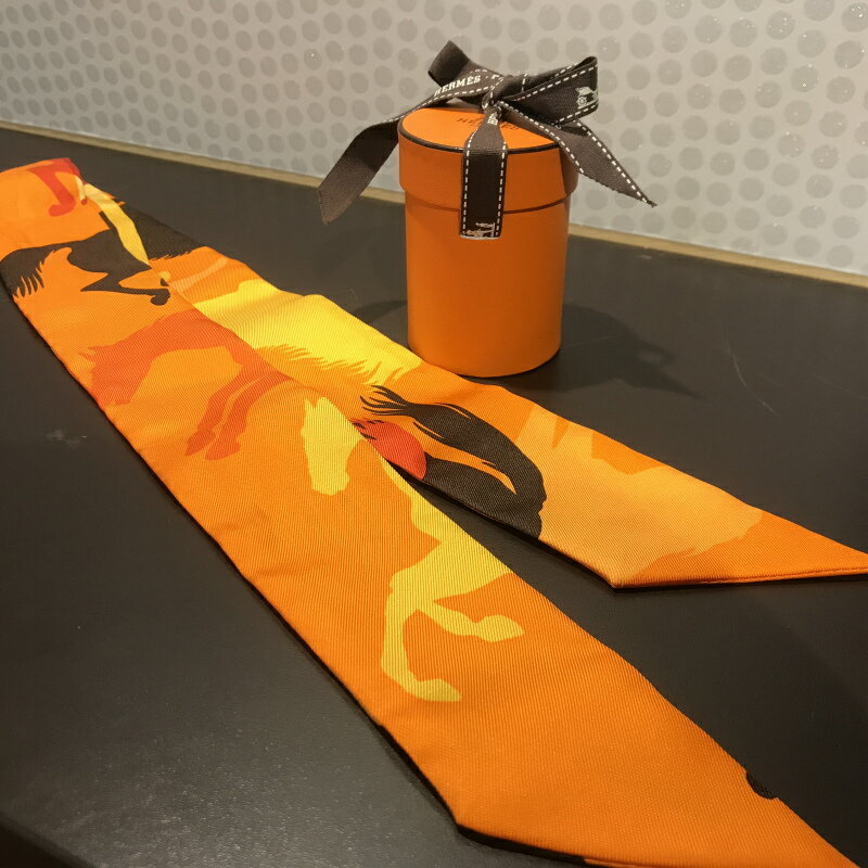 買得!!【HERMES エルメス】ツイリースカーフ シルク100％□美品！馬柄