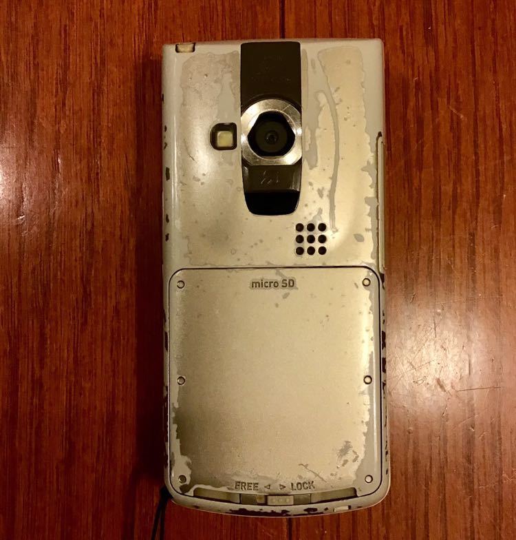 au W61CA （シルバー） 中古＋おまけ_2