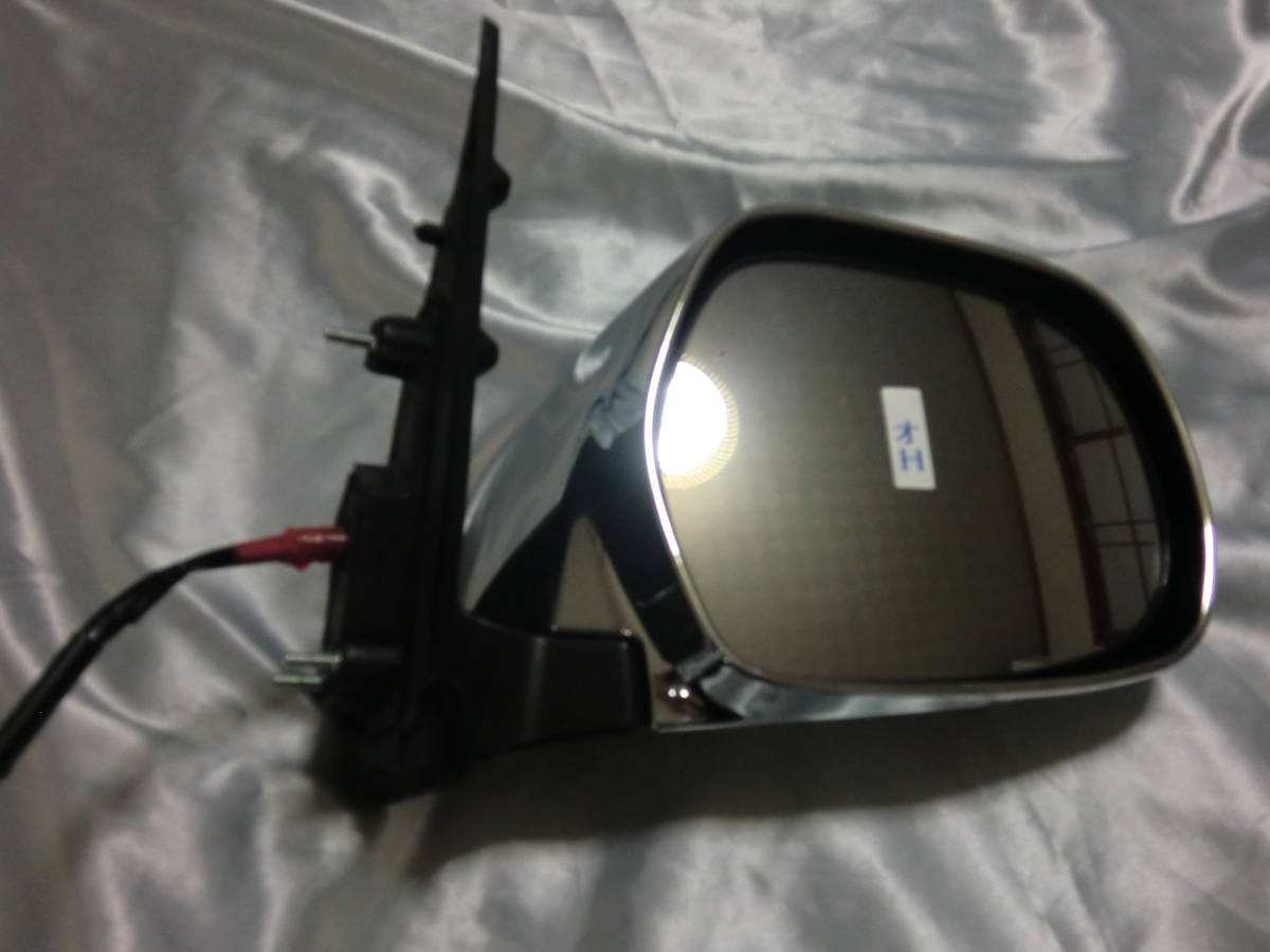 ★★★２００系ハイエース・トヨタ純正 ・Ⅰ型・二型・三型・四型・五型用 ・ メッキドアミラー・右側・売り切り★★★_1